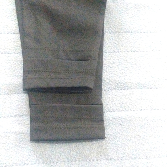 Women's Waistband Pocket Leggings - Picture 7 of 9